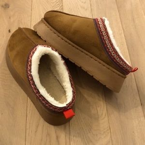 EUC- Mock UGG platform slippers